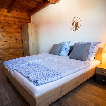Tina Apartments Černá v Pošumaví エクステリア 写真