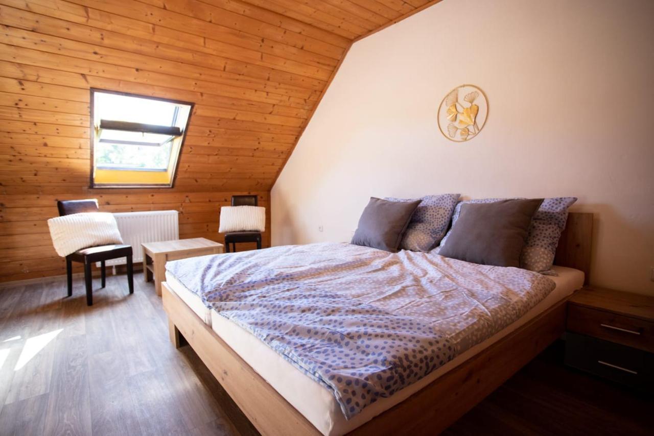 Tina Apartments Černá v Pošumaví エクステリア 写真